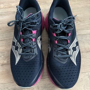 Saucony Women's Endorphin Speed 4 Shoes size 9